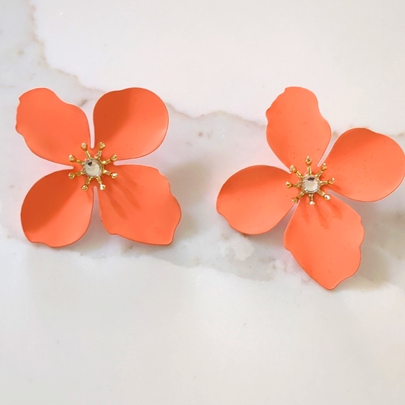 Flower  Earrings - Picture 1 of 2